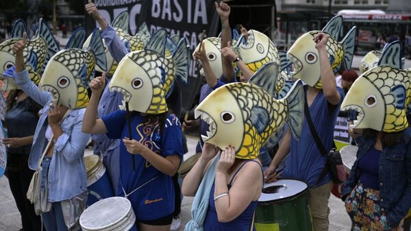 Члены экологической организации Восстание против вымирания протестуют в Международный день водных ресурсов в Буэнос-Айресе Аргентина - Sputnik Молдова