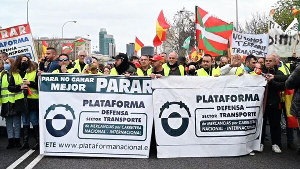 Работники транспортной сферы в Испании протестуют против роста цен на топливо - Sputnik Молдова