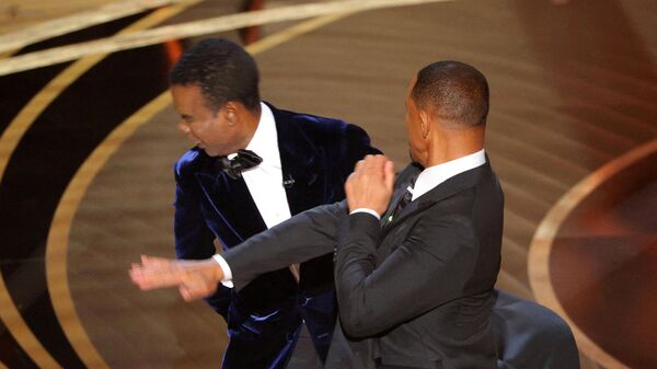Oscar 2022: Will Smith îl lovește pe Chris Rock - Sputnik Moldova-România
