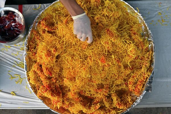Приготовление еды во время Рамадана в Мумбаи, Индия. - Sputnik Молдова