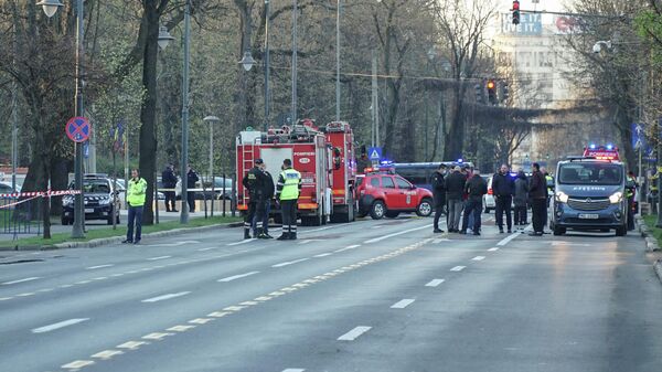 Автомобиль врезался в забор посольства России в Румынии - Sputnik Молдова