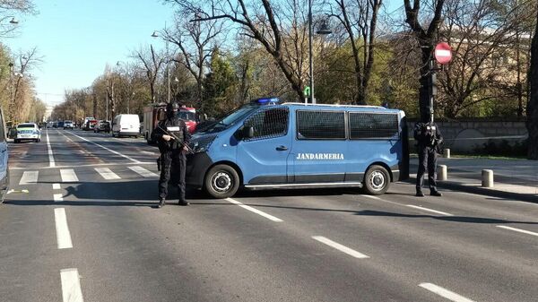 O mașină a intrat în gardul Ambasadei Rusiei la București - Sputnik Молдова