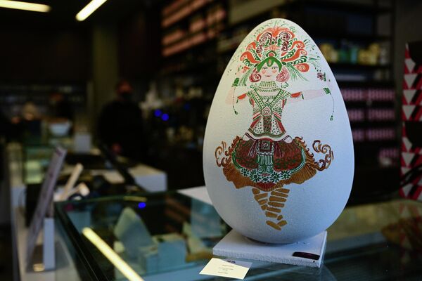 Шоколадные пасхальные яйца в одном из магазинов в Риме. - Sputnik Молдова