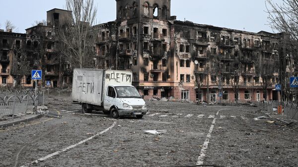Автомобиль с надписью Дети в Мариуполе, Донецкая Народная Республика - Sputnik Moldova