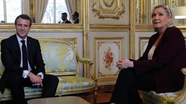 Emmanuel Macron și Marine Le Pen - Sputnik Moldova-România