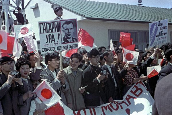 Călătoria pilotului-cosmonaut al URSS, Erou al Uniunii Sovietice Iuri Gagarin în Statul Japonia. Locuitorii din Hokkaido îl întâmpină cu entuziasm pe primul cosmonaut din lume. - Sputnik Moldova-România
