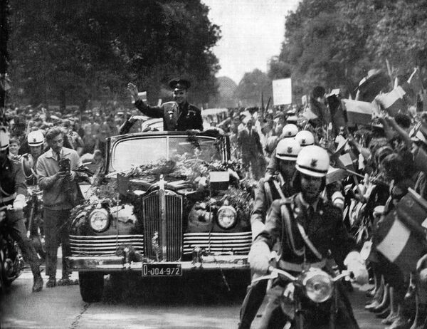 Iuri Gagarin în Varșovia, printre mulțime - Sputnik Moldova