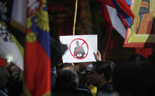 Rezidenții participă la un miting împotriva votului Serbiei pentru suspendarea calității de membru al Rusiei la Consiliul ONU pentru Drepturile Omului, la Belgrad, Serbia. - Sputnik Moldova-România