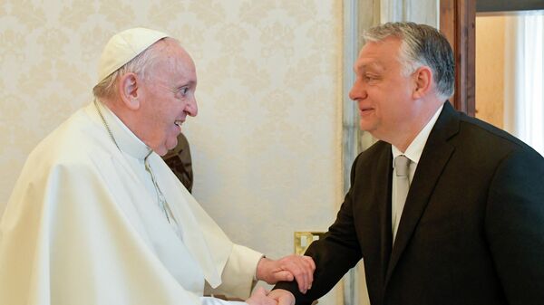 Viktor Orban și Papa Francisc - Sputnik Moldova-România