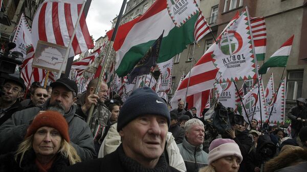 Cetățenii maghiari în timpul unei demonstrații convocate de partidul parlamentar de extremă dreaptă „Jobbik” - Sputnik Moldova-România