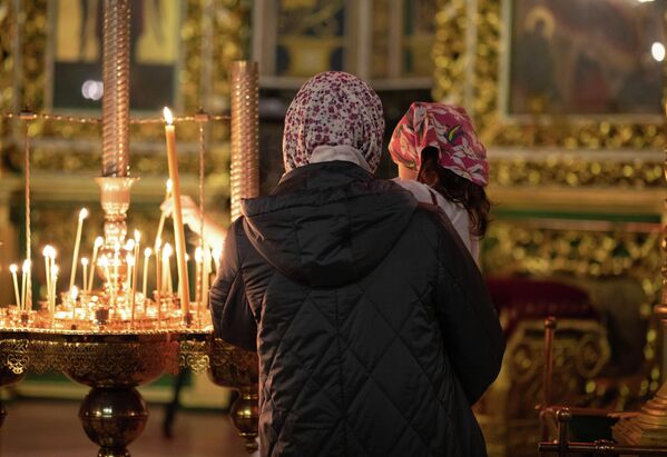 Светлый праздник - еще одна возможность для верующих помолиться о мире, здоровье и благополучии. - Sputnik Молдова