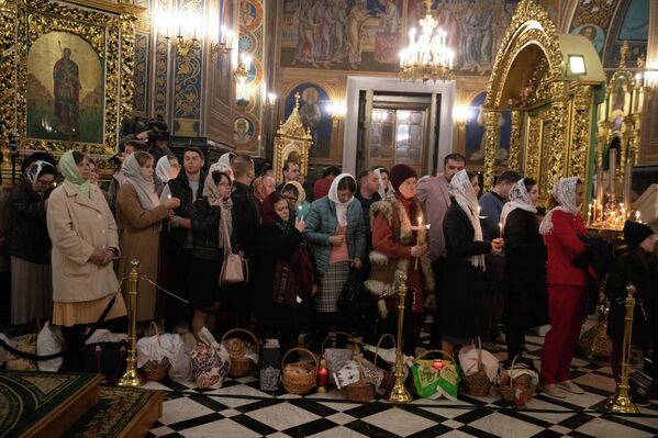 Noaptea Învierii la Catedrala metropolitană din Capitală „Nașterea Domnului”. 23-24 aprilie 2022, Chișinău. - Sputnik Moldova