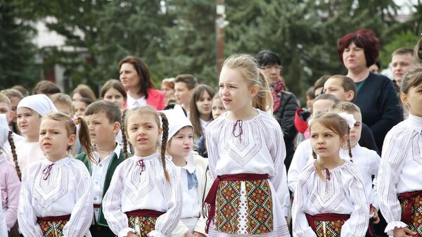 В гагаузском городе Вулканешты дети организовали флешмоб - Sputnik Молдова