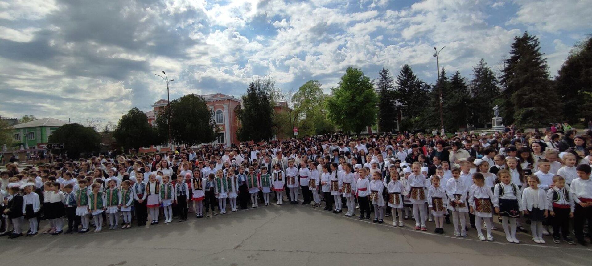 В гагаузском городе Вулканешты дети организовали флешмоб - Sputnik Молдова, 1920, 27.04.2022