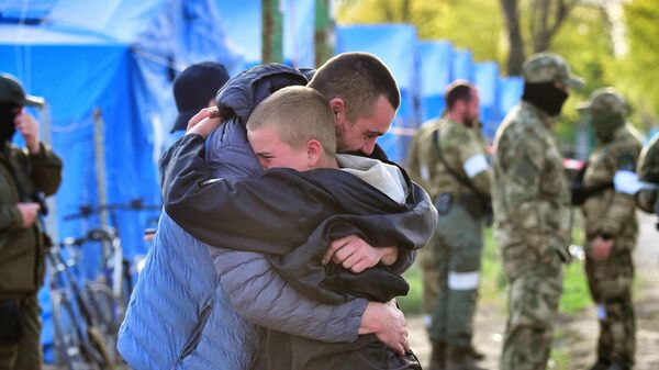 Как проходит эвакуация мирных жителей с территории завода Азовсталь? - Sputnik Молдова