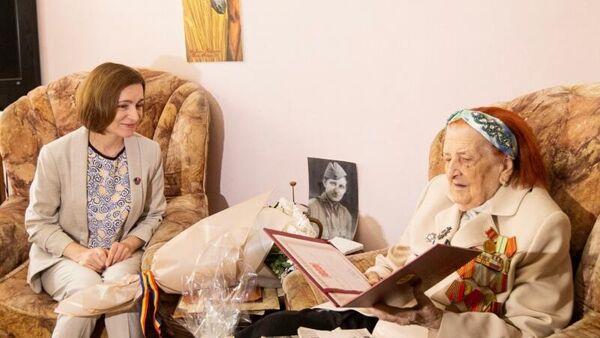 Maia Sandu în vizită la Evghenia Pancișchina, ultima supraviețuitoare din Moldova a blocadei Leningradului - Sputnik Moldova
