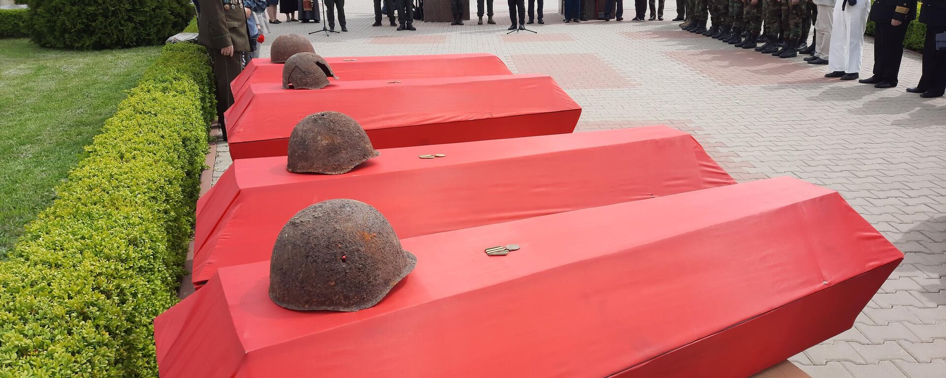 Церемония захоронения 4 бойцов на Мемориале в Шерпенах - Sputnik Молдова, 1920, 07.05.2022