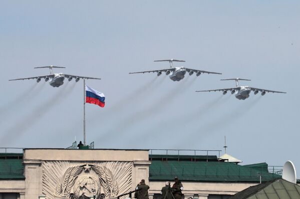 Тяжелые транспортные самолеты Ил-76МД на репетиции воздушной части военного парада. - Sputnik Молдова