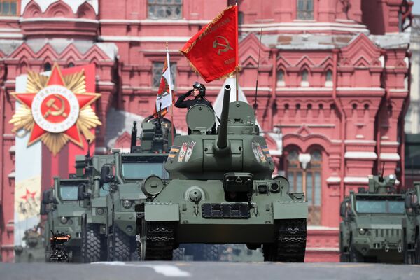 Танк Т-34-85 на генеральной репетиции военного парада. - Sputnik Молдова