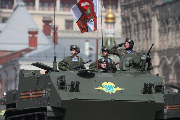 Военнослужащие на бронетранспортерах БТР-МДМ &quot;Ракушка&quot;. - Sputnik Молдова