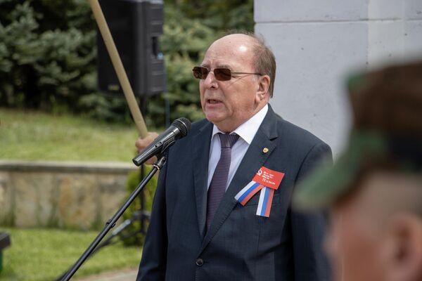 Церемония захоронения 4 бойцов на Мемориале в Шерпенах - Sputnik Молдова