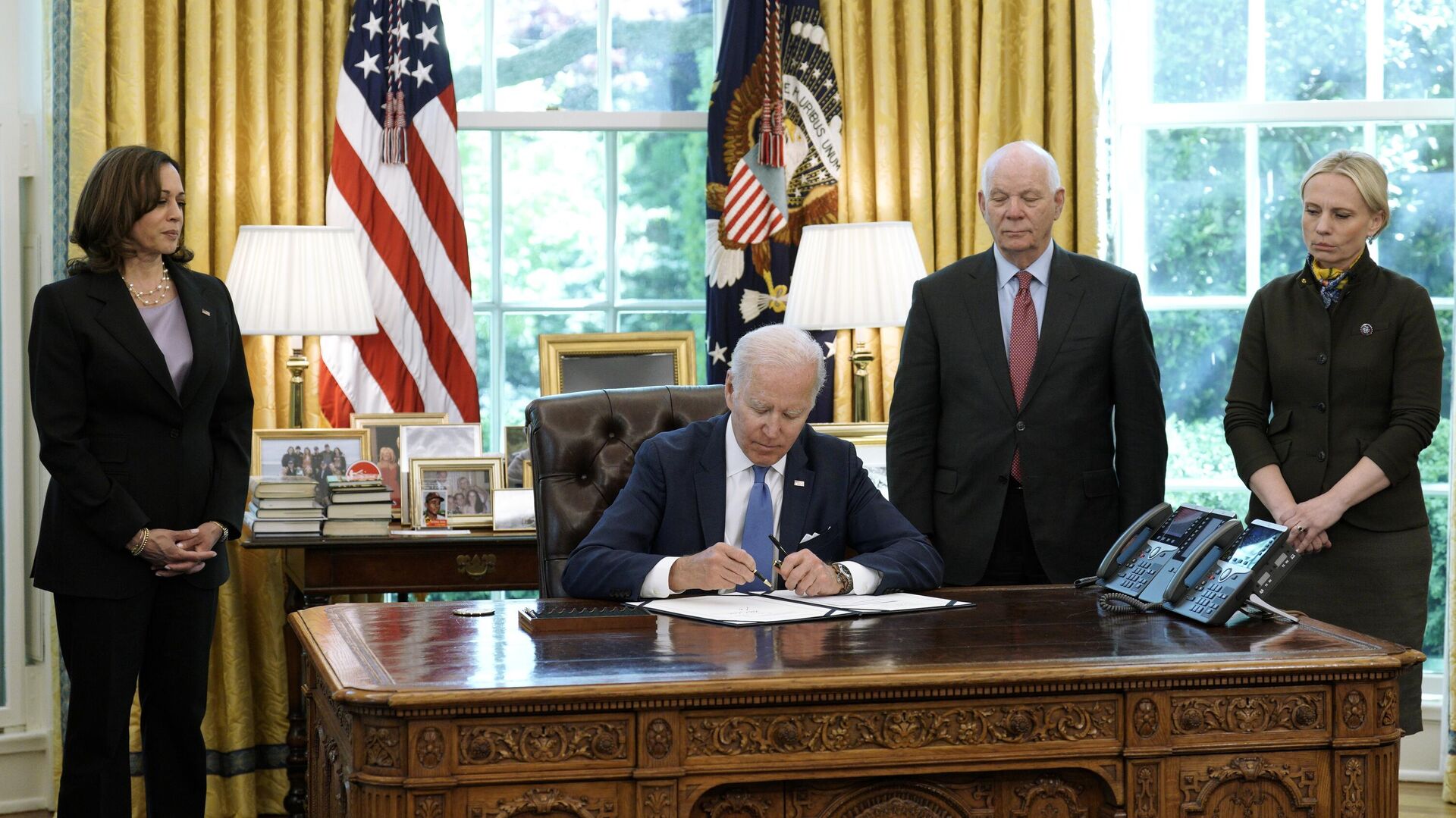 Biden a semnat legea Lend-Lease pentru Ucraina - Sputnik Moldova, 1920, 10.05.2022
