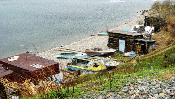 Construcții pescărești pe plaja lacului Baikal situate în apropierea localității de tip urban Kultuk din regiunea Irkutsk. - Sputnik Moldova-România