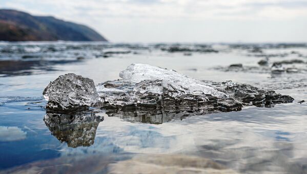 Gheață în lacul Baikal. - Sputnik Moldova-România