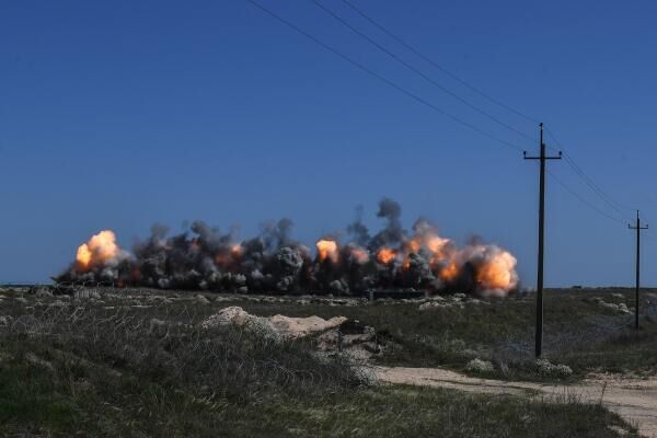 Саперы ВС РФ очищают от противотанковых мин район Арабатской стрелки - Sputnik Молдова