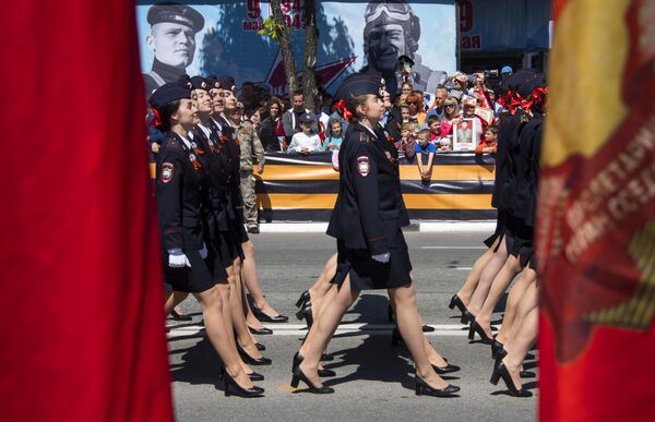 Участники военного парада, посвященного 77-й годовщине Победы в Великой Отечественной войне в Симферополе. - Sputnik Молдова