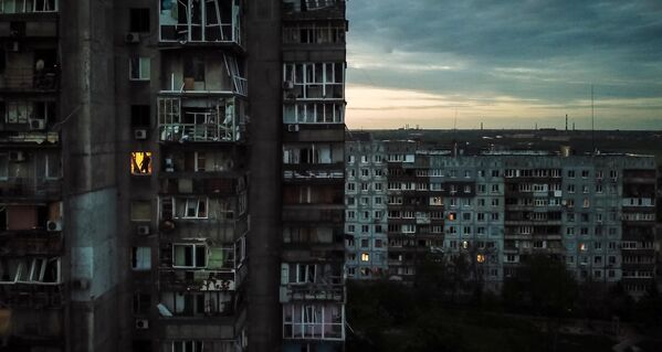 Свет в жилых домах в Мариуполе - Sputnik Молдова