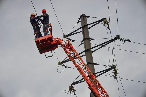 Энергетики восстанавливают электросети в Мариуполе, ДНР. - Sputnik Молдова