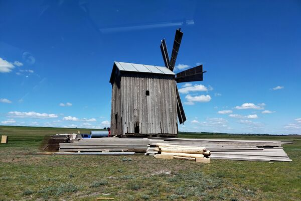 Реставрация истории: в гагаузском селе восстанавливают ветряную мельницу - Sputnik Молдова