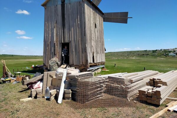 Реставрация истории: в гагаузском селе восстанавливают ветряную мельницу - Sputnik Молдова