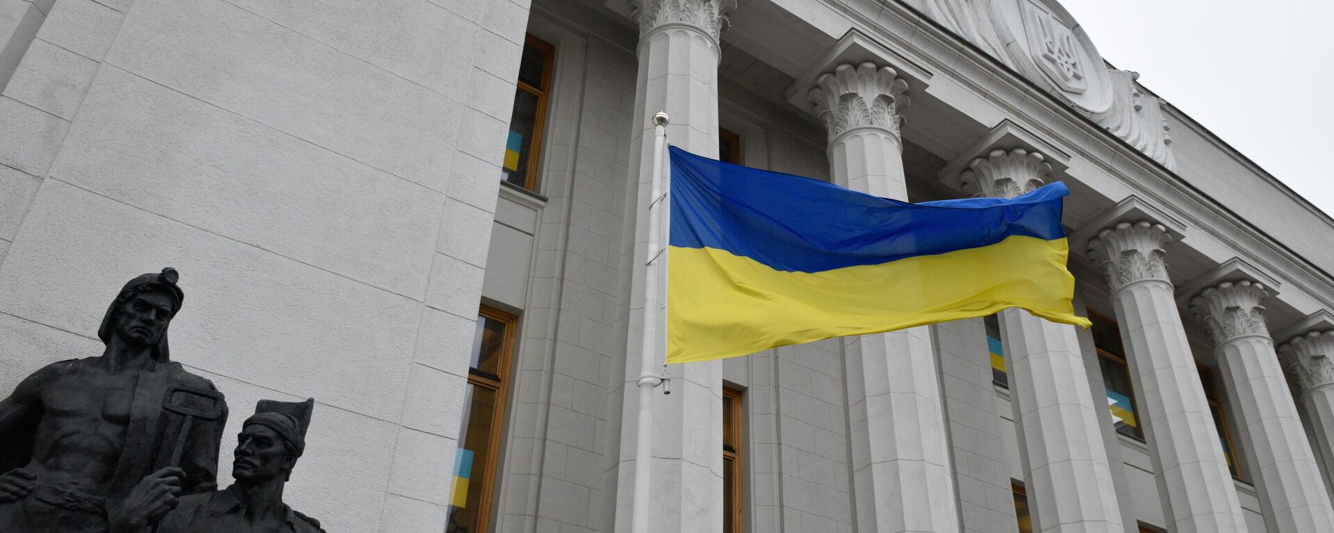 Президент Украины В. Зеленский объявил 16 февраля Днем единения - Sputnik Молдова, 1920, 22.05.2022