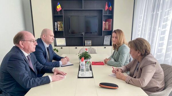 Fruntași ai PSRM, Olga Cebotari și Zinaida Greceanîi, la întrevedere cu ambasadorul rus Oleg Vasnețov - Sputnik Moldova
