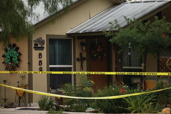 Дом 18-летнего Сальвадора Рамоса, предполагаемого стрелка, расстрелявшего 21 человека в начальной школе города Ювальде, Техас. - Sputnik Молдова