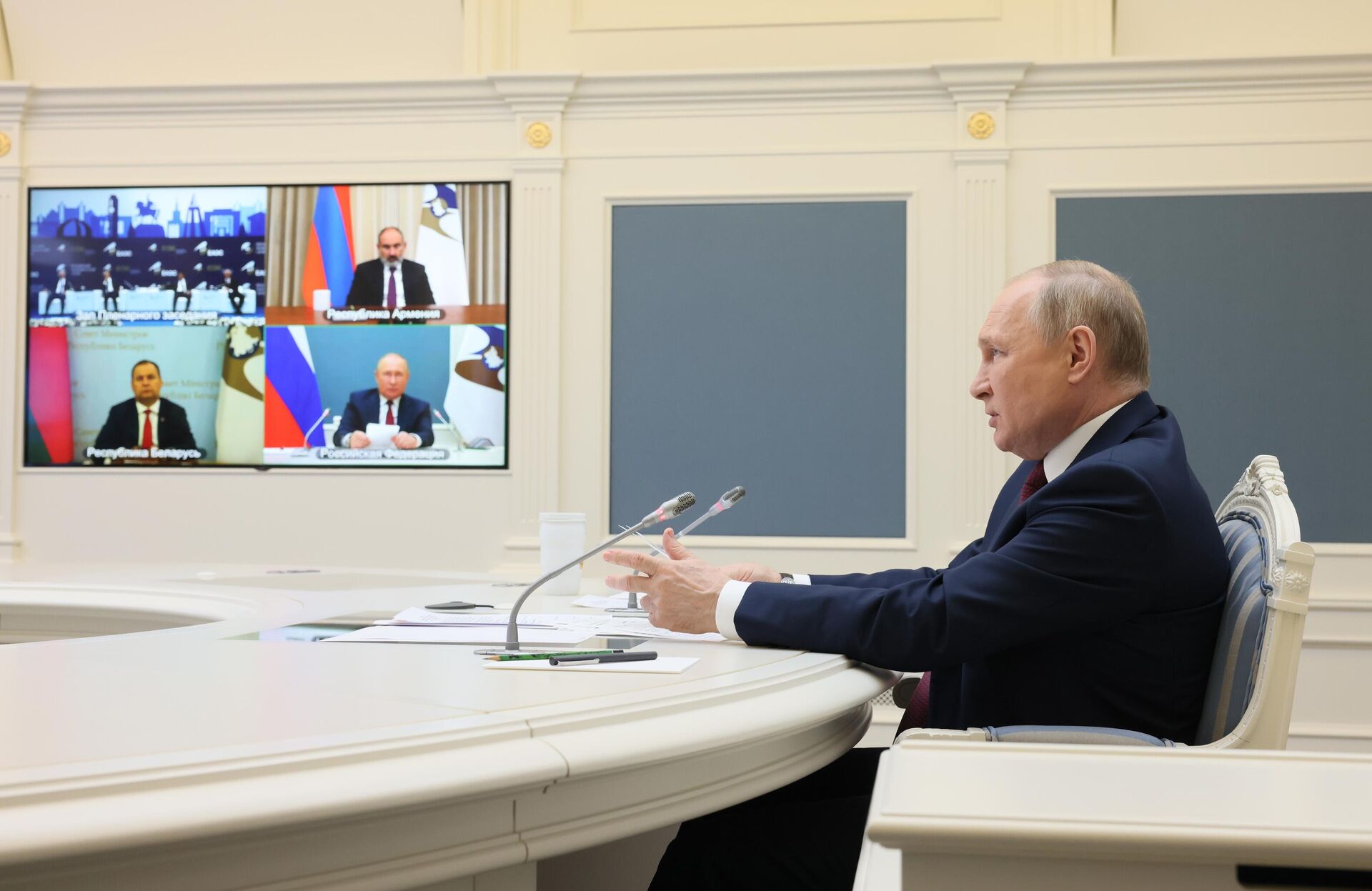 Президент РФ В. Путин выступил на Евразийском экономическом форуме - Sputnik Moldova-România, 1920, 26.05.2022