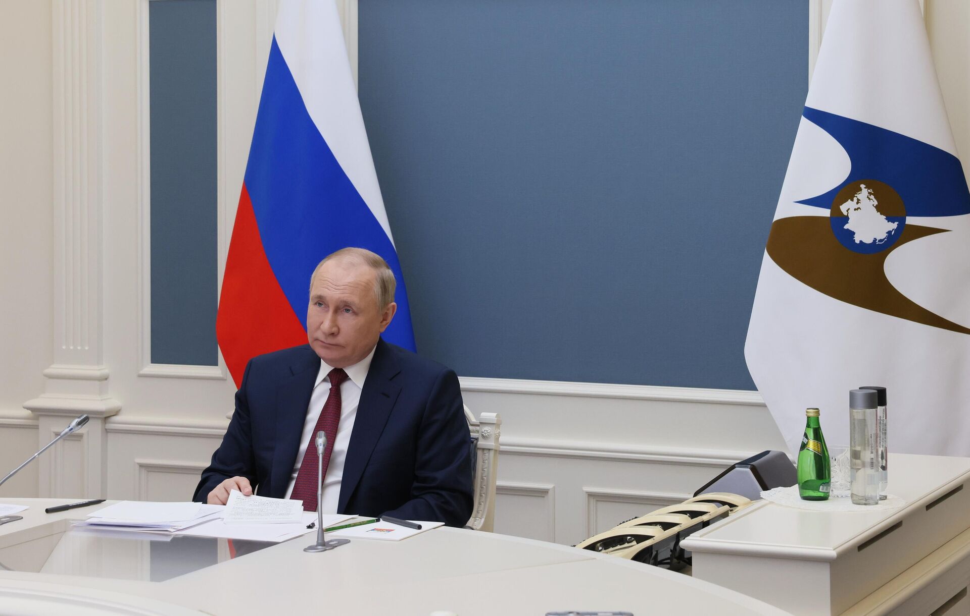 Президент РФ В. Путин выступил на Евразийском экономическом форуме - Sputnik Moldova, 1920, 26.05.2022
