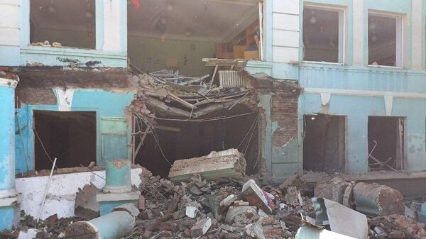 Clădire deteriorată în Donețk în urma atacului ucrainean - Sputnik Moldova-România