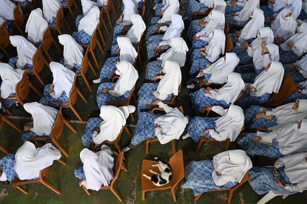 Студенты-мусульмане принимают участие в церемонии празднования платинового юбилея нахождения на престоле королевы Великобритании Елизаветы II. - Sputnik Молдова