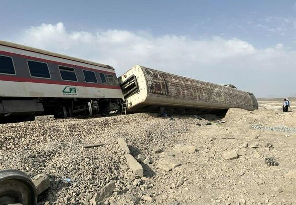 Imagine surprinsă de la distanță cu trenul derapat în Iran. În urma tragediei 17 oameni și-au pierdut viața, iar zeci de persoane au fost rănite - Sputnik Moldova