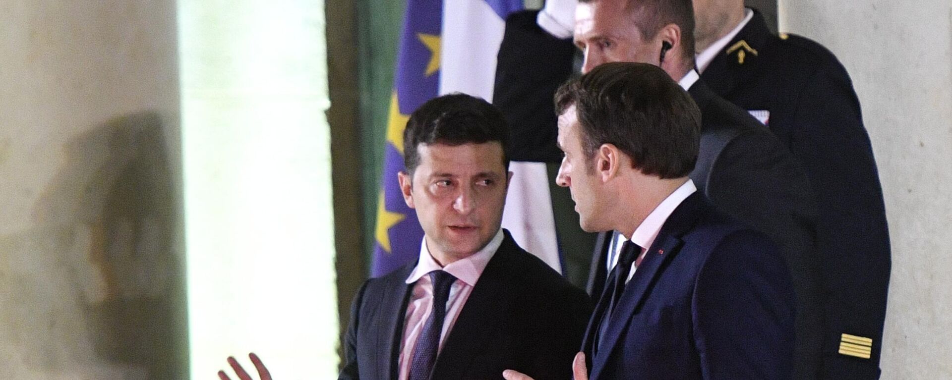 Президенты Украины и Франции Владимир Зеленский и Эммануэль Макрон - Sputnik Молдова, 1920, 11.06.2022