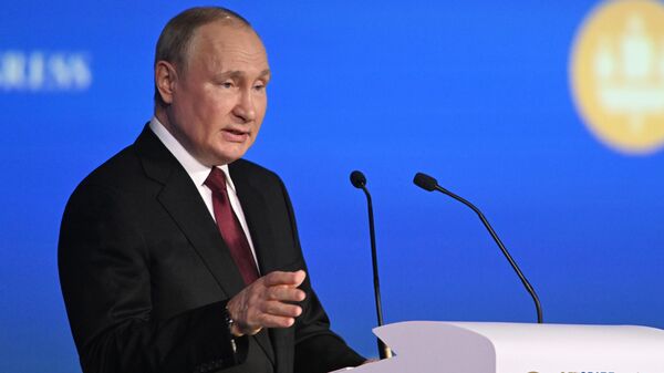 Президент РФ В. Путин принял участие в работе ПМЭФ-2022 - Sputnik Moldova-România