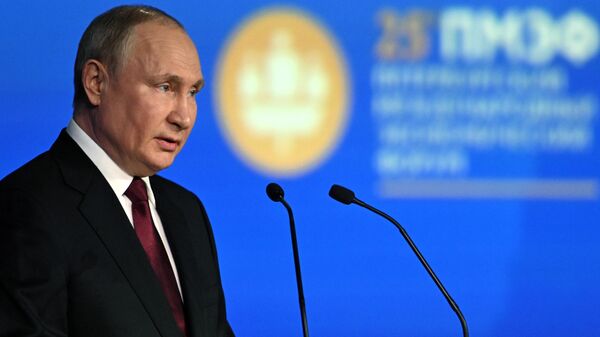 Vladimir Putin la Forumul Economic Internațional de la Sankt Petersburg 2022 - Sputnik Moldova