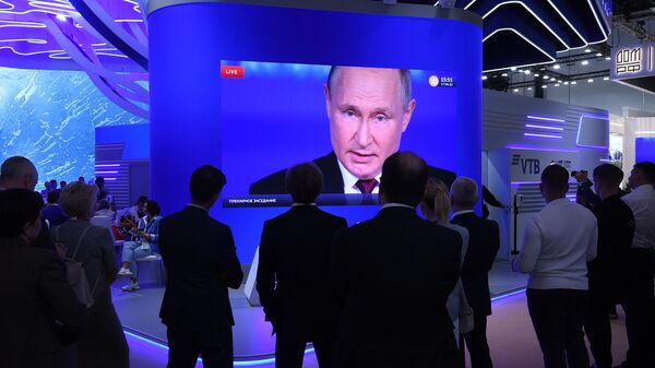 Vladimir Putin la Forumul Internațional Economic de la Sankt Petersburg - Sputnik Moldova