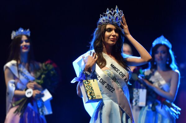 Învingătoarea concursului „Miss CSI-2022” Diana Perhanova (Kazahstan) la ceremonia de înmânare a premiilor. Concursul „Miss SCI” se desfășoară pentru a doua oară în Armenia, la el participă 23 de frumoase care au învins la etapele de selecție în țările lor. - Sputnik Moldova