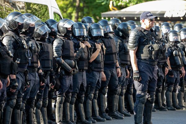 Forțele de ordine – în număr mare la protestul organizat de Mișcarea civică „O viață nouă”. - Sputnik Moldova