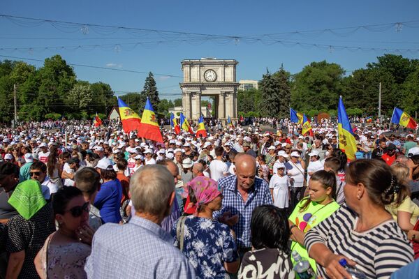 Piața Marii Adunări Naționale – plină de oameni - Sputnik Moldova