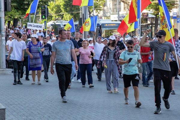 În marș prin centrul Chișinăului. Protest organizat de Mișcarea civică „O viață nouă”, Chișinău, 19 iunie 2022 - Sputnik Moldova